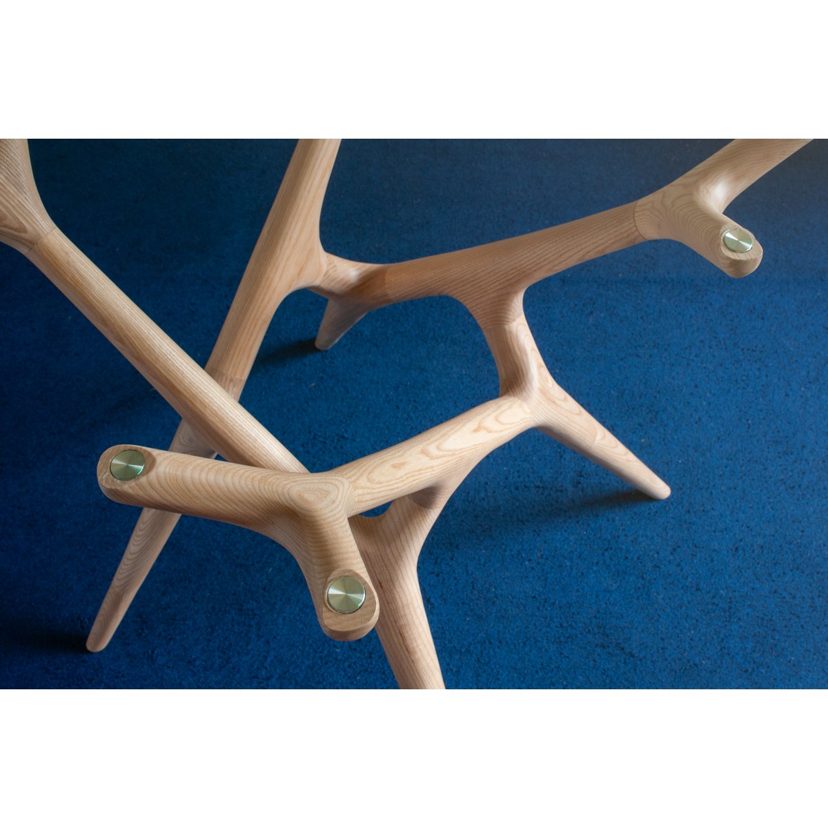 Table ronde en verre et frêne massif 6 personnes SYLVAE bois clair, PRODUIT INTERIEUR BRUT