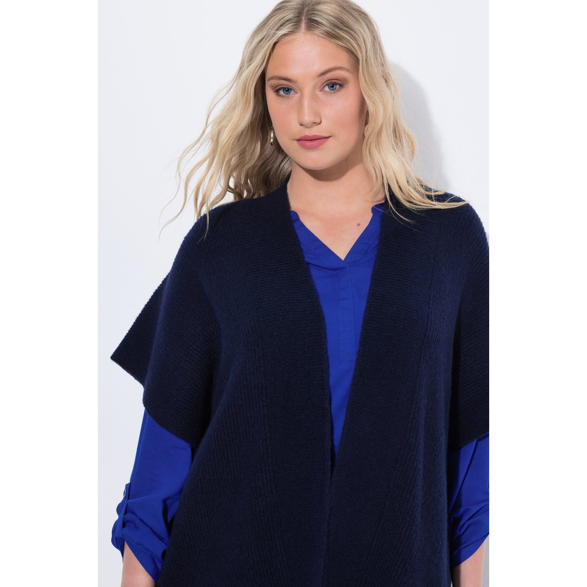 Cardigan oversize. Manches longues et coupe marine, ULLA POPKEN
