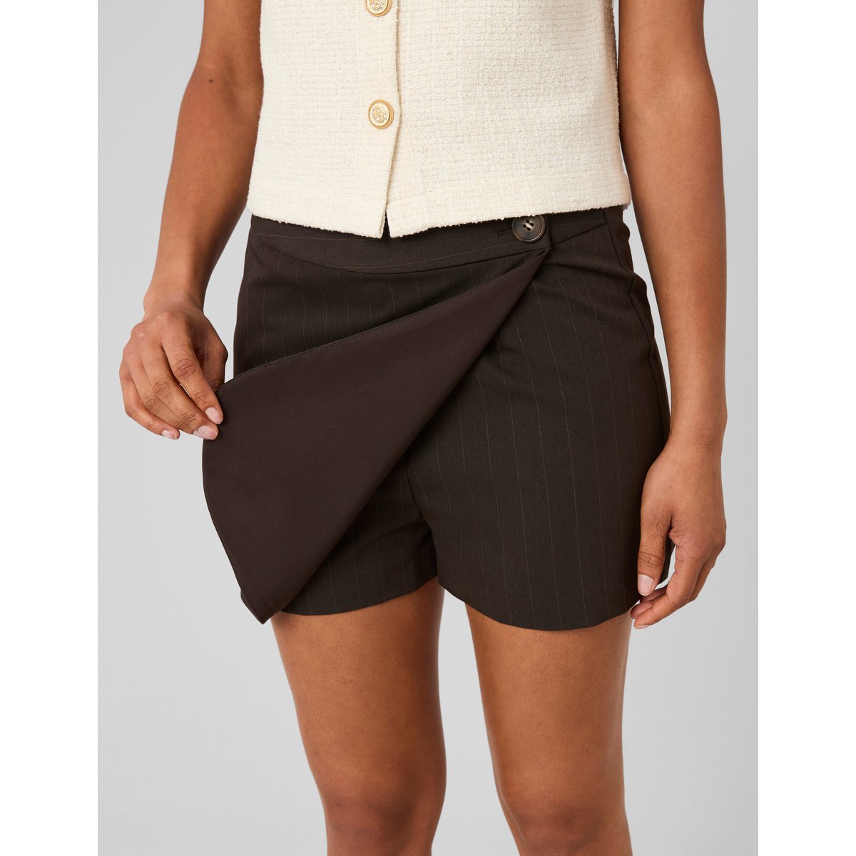Jupe short rayée marron foncée, BZB
