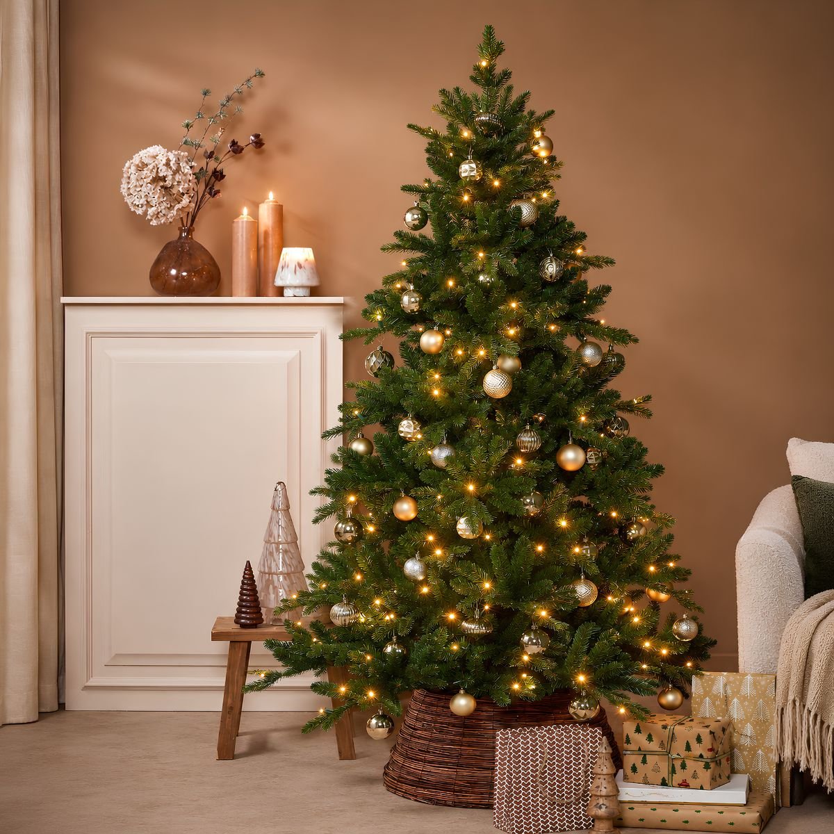 Sapin de Noël artificiel étroit avec LED H215 cm BRAMPTON vert, BLACK BOX TREES