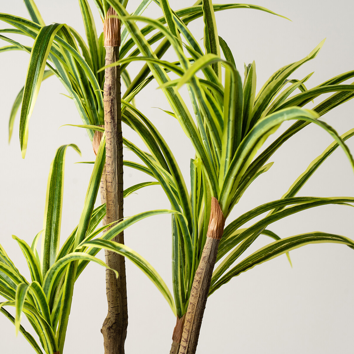 90cm Artificial Real Touch Yucca in Speckled Plastic Pot green, SO'HOME