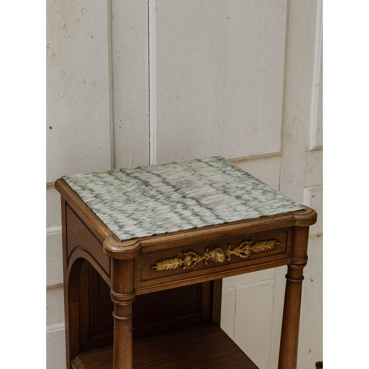 Meuble d'appoint en bois et marbre Francine N°967 - Bon état bois foncé, DEBONGOUT