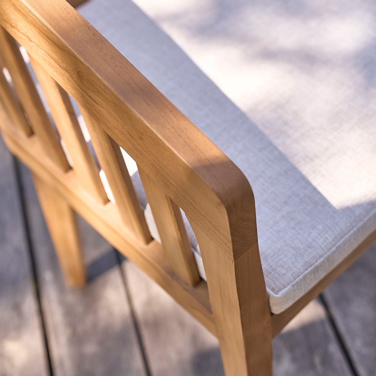 Banc de jardin en teck massif arrondi 3 places BARI naturel, BERAH GETAH