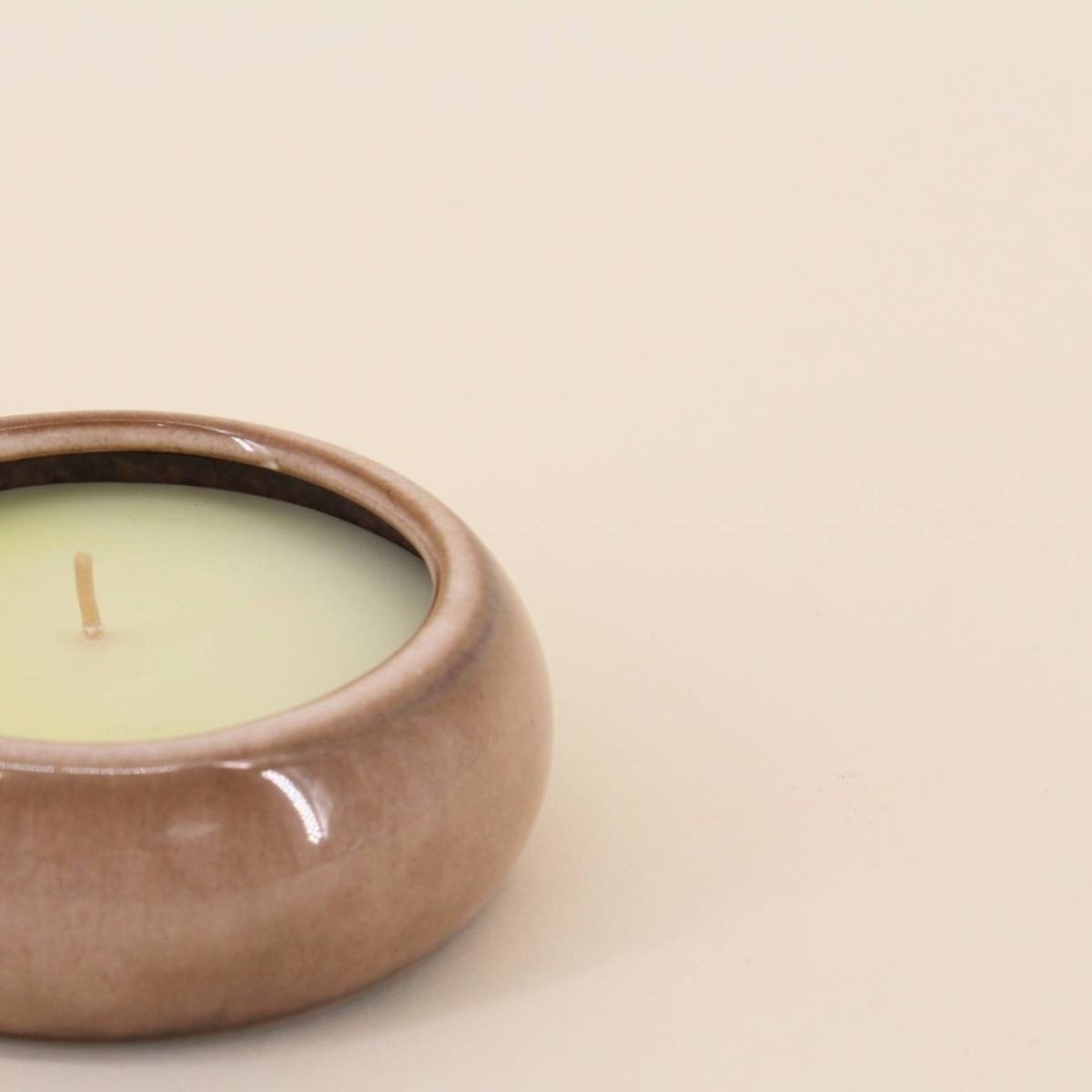 Bougie parfumée ronde en céramique 160g beige, ORNAMI