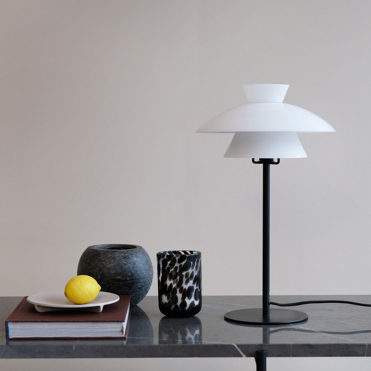 Lampe à poser en Verre VALBY noir, DYBERG LARSEN