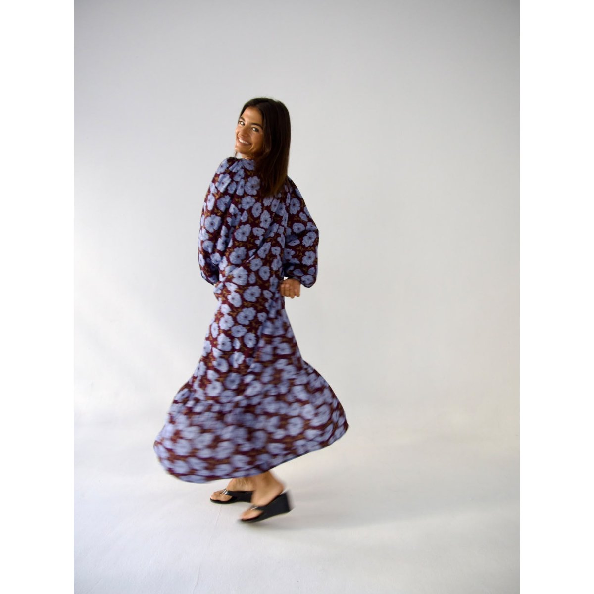 Robe longue fleurie boutonnée MICAELA bleu ciel / violet, MINDTRAVELER