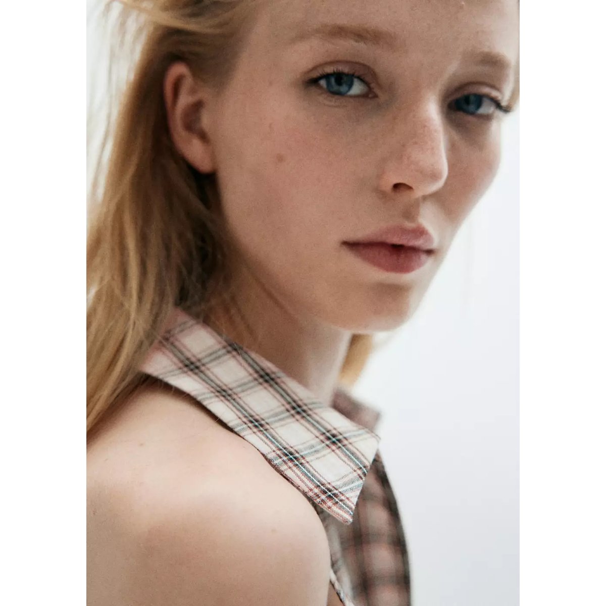 Top col en V froncé marron, MANGO