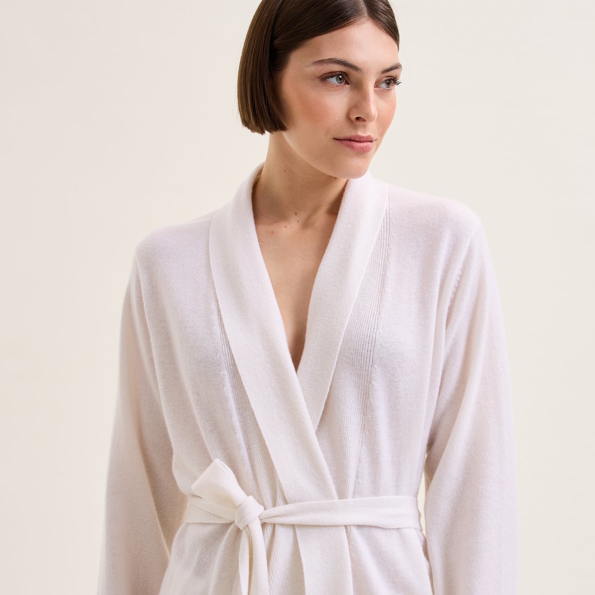 Kimono court col châle en laine cachemire DOUCEUR CACHEMIRE ecru, LAURENCE TAVERNIER