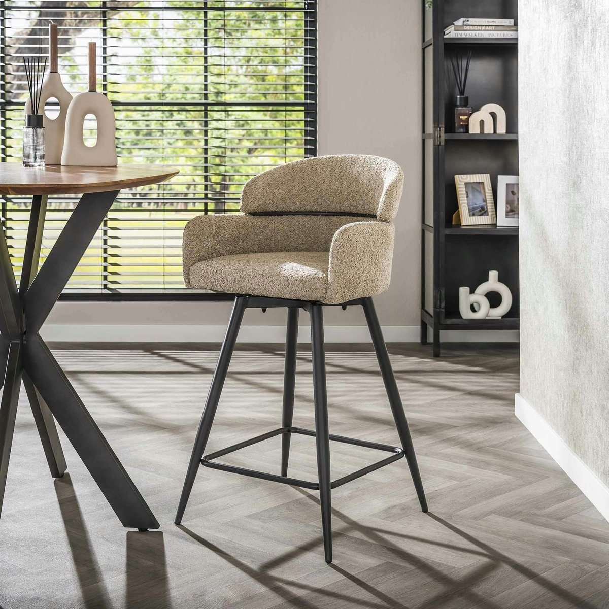 Chaise de bar pivotante en bouclette beige (lot de 2) GALWAY beige, PIER IMPORT