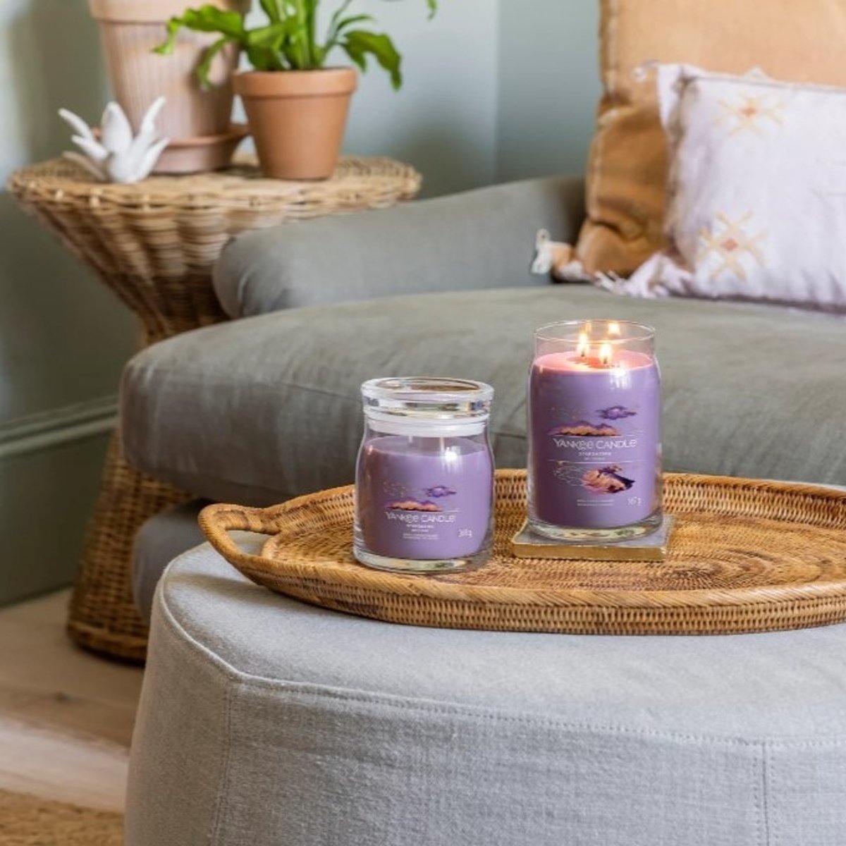 Bougie signature Nuit étoilée modèle moyen - NUIT ÉTOILÉE violet, YANKEE CANDLE