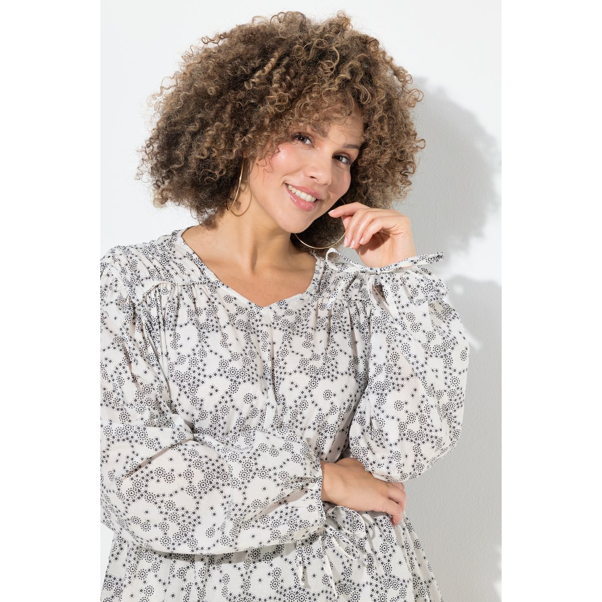 Blouse évasé à ligne en A avec encolure en blanc cassé, ULLA POPKEN