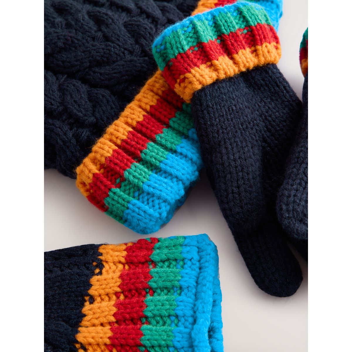 Bonnet, écharpe et gants, 3 pièces bleu marine avec côtes arc-en-ciel, NEXT