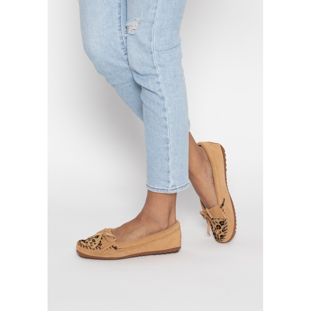 Mocassins LEOPARD KILTY taupe, MINNETONKA