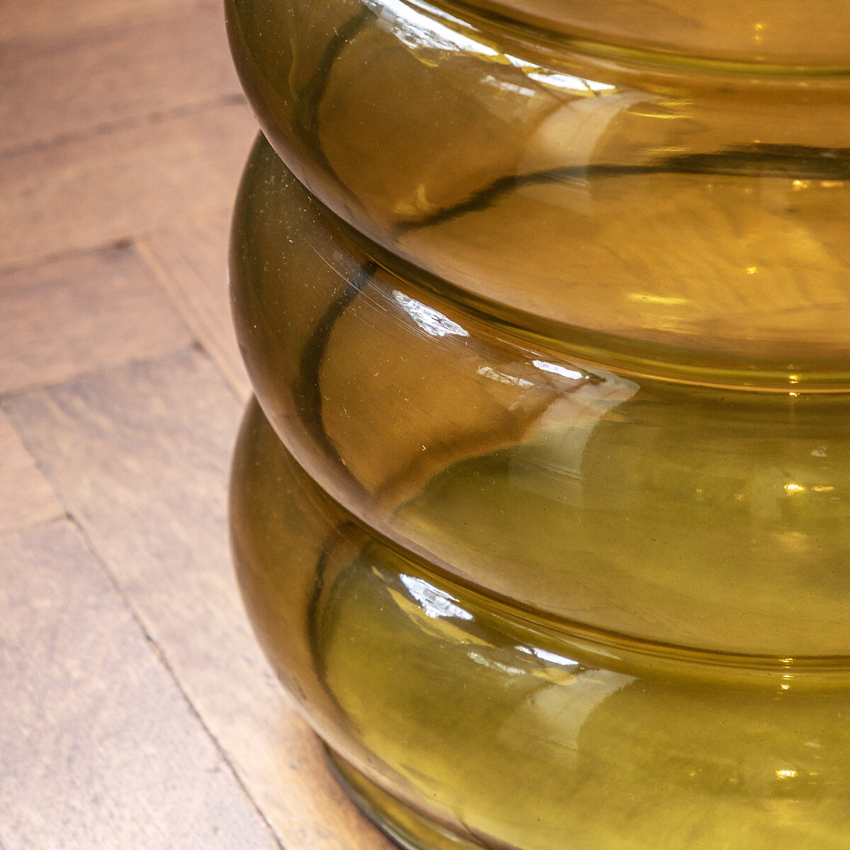 Soren Sculptural Glass Side Table olive, SO'HOME