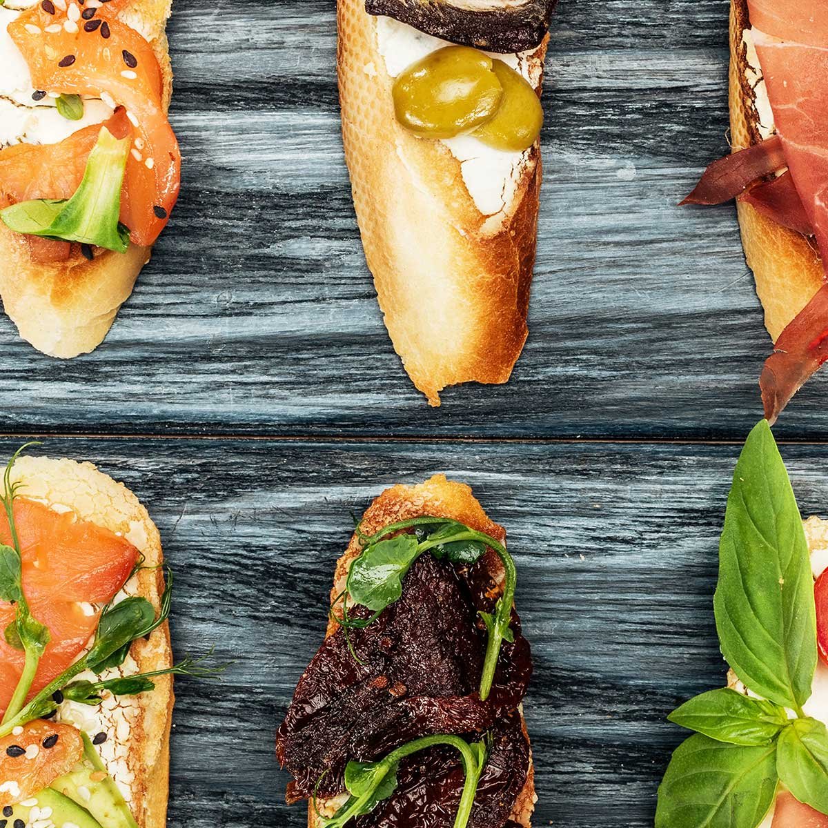 Affiche encadrée tapas et bruschettas gourmandes affiche + cadre en métal - noir, HEXOA