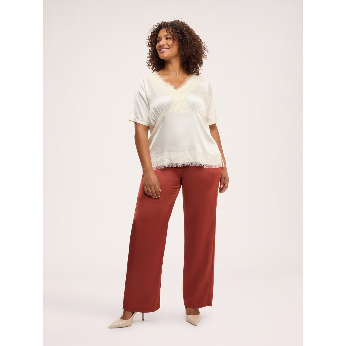 Blouse en satin avec détails en dentelle blanc, FIORELLA RUBINO
