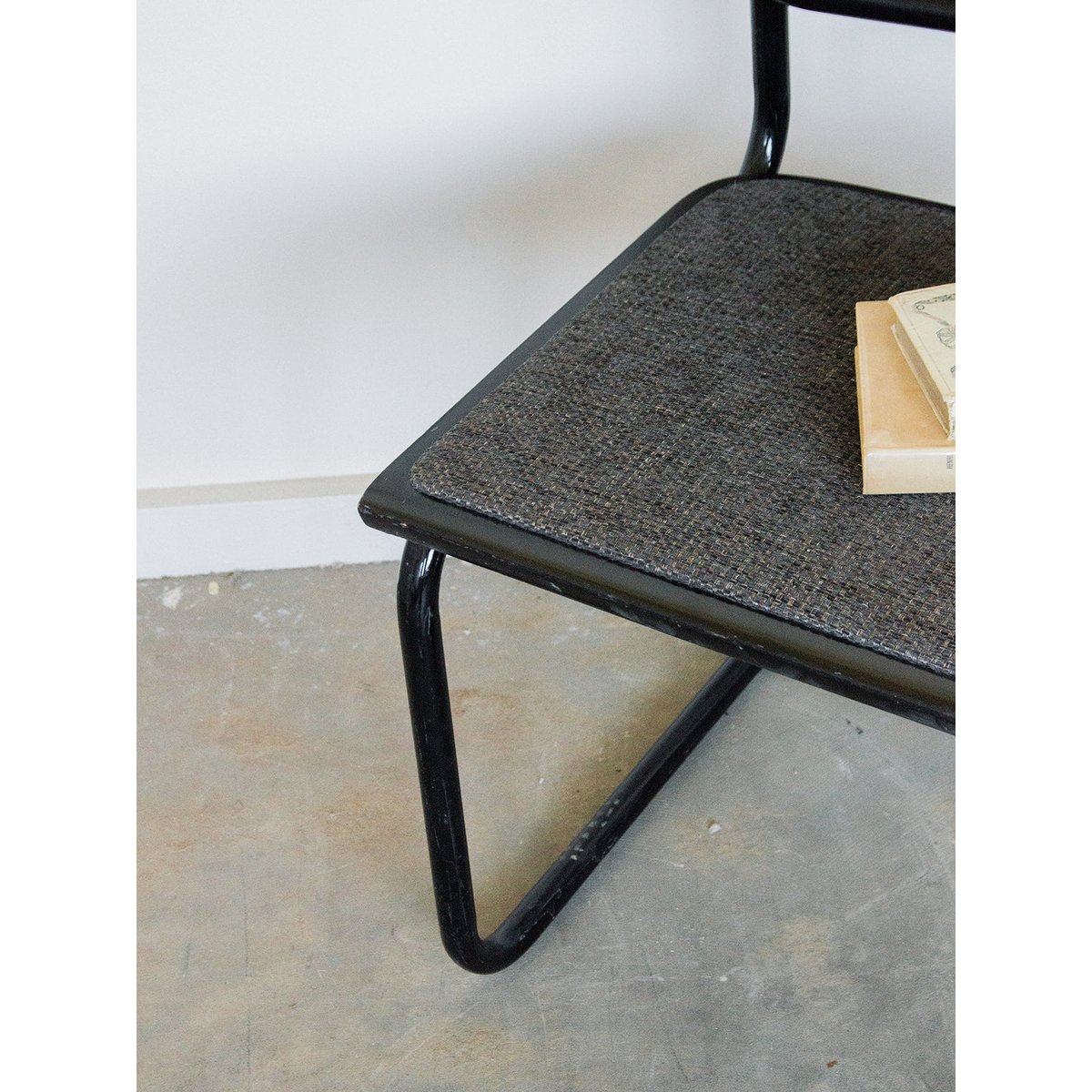 Chaise Breuer noire Diana N°291 - Bon état noir, DEBONGOUT
