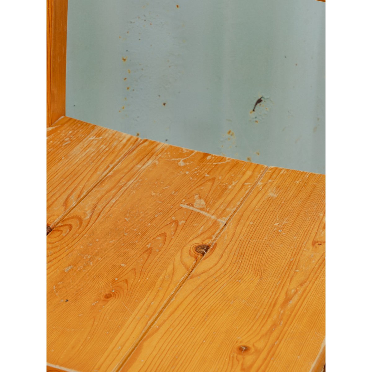 Lot de 2 chaises en bois Claude N°852 - Bon état bois clair, DEBONGOUT
