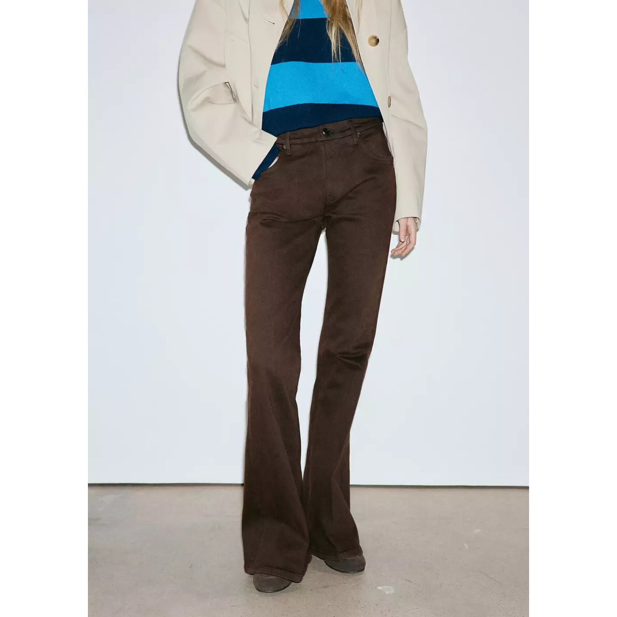 Jean flare taille haute chocolat, MANGO
