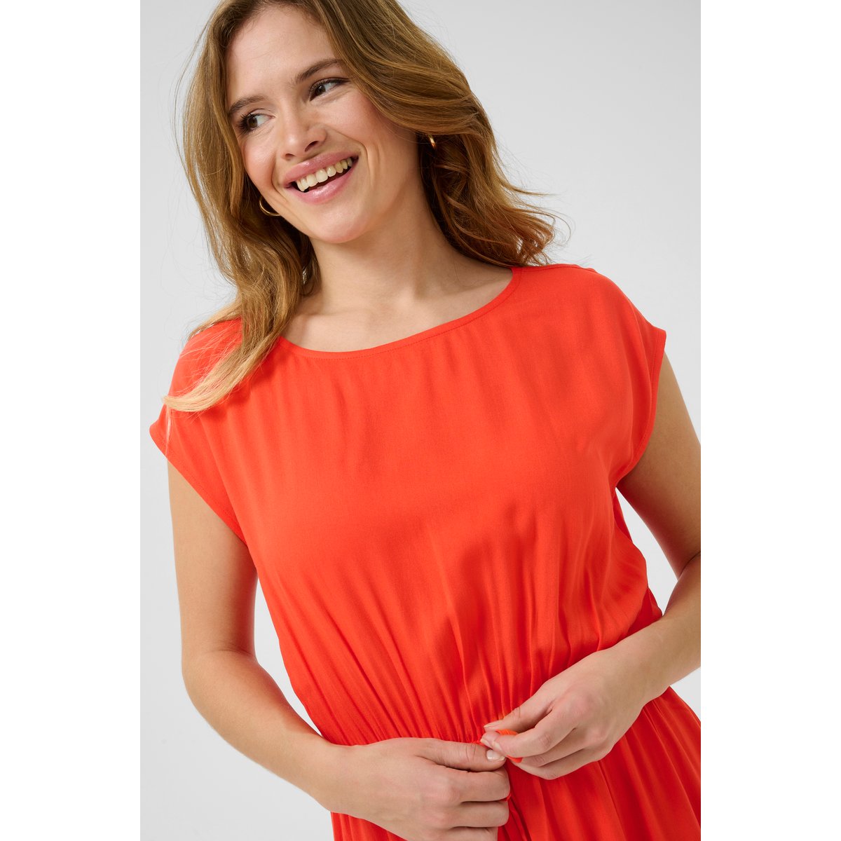 Robe rouge grenadine, KAFFE
