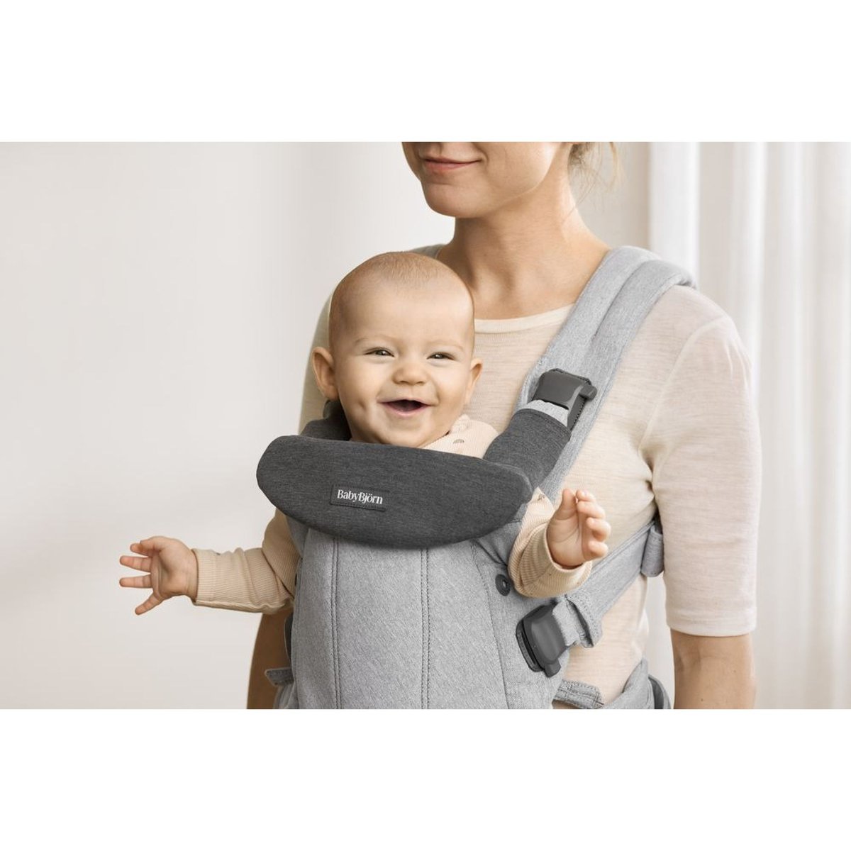 Bavoir pour porte bébé Harmony Gris foncé gris foncé, BABYBJORN