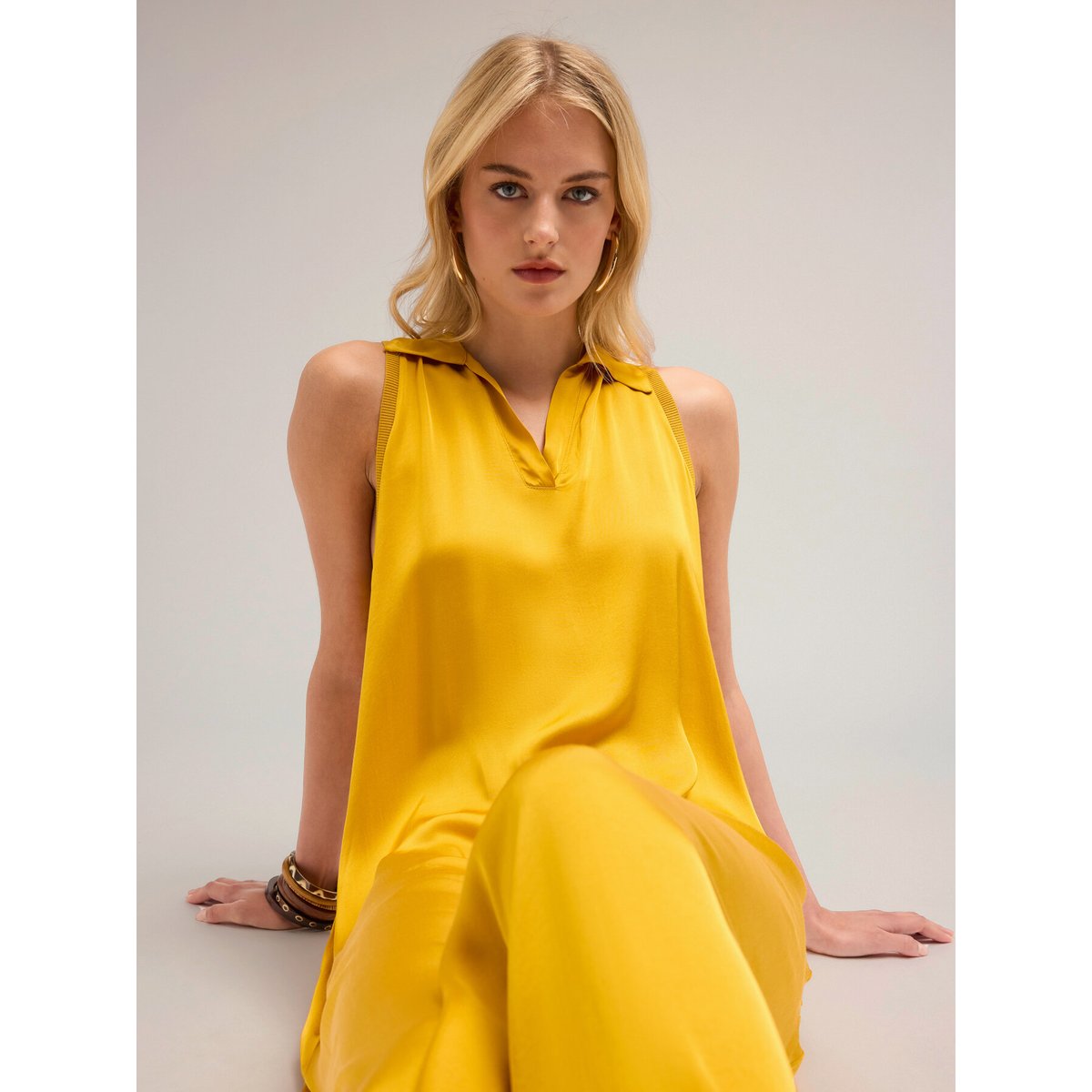 Robe longue avec col en satin jaune, MOTIVI