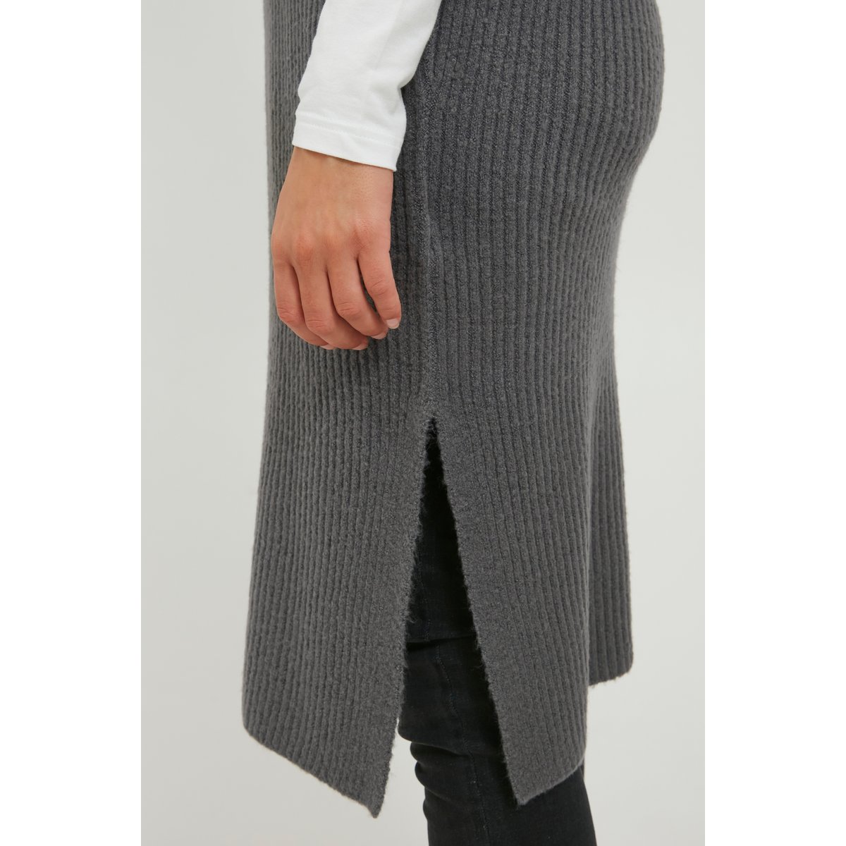 Dress gris foncé, B.YOUNG