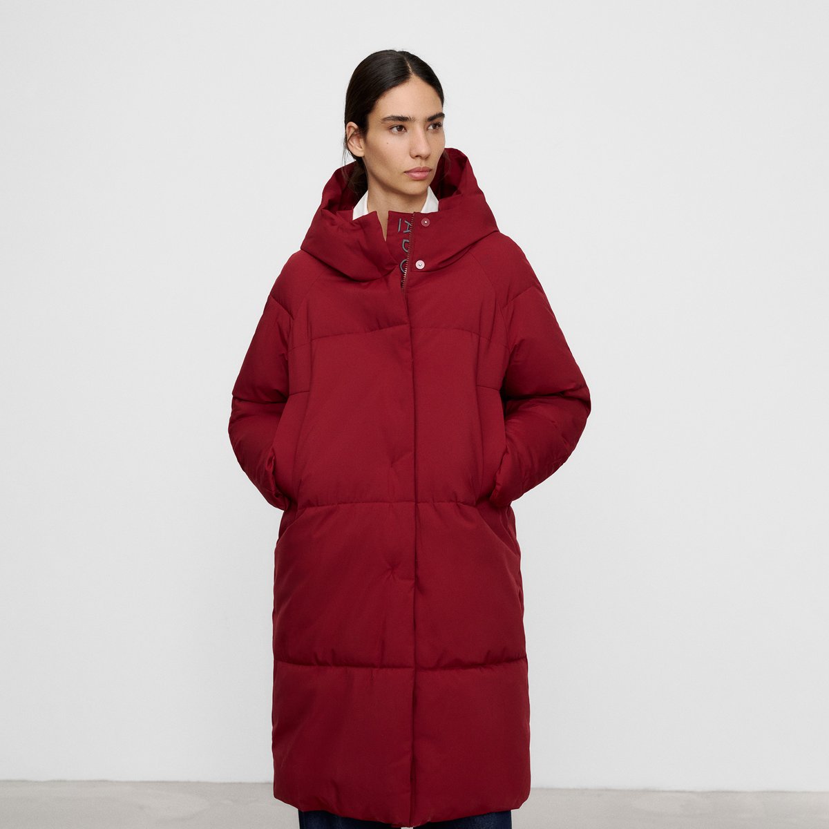 Manteau long matelassé à capuche rouge foncé, ADOLFO DOMINGUEZ