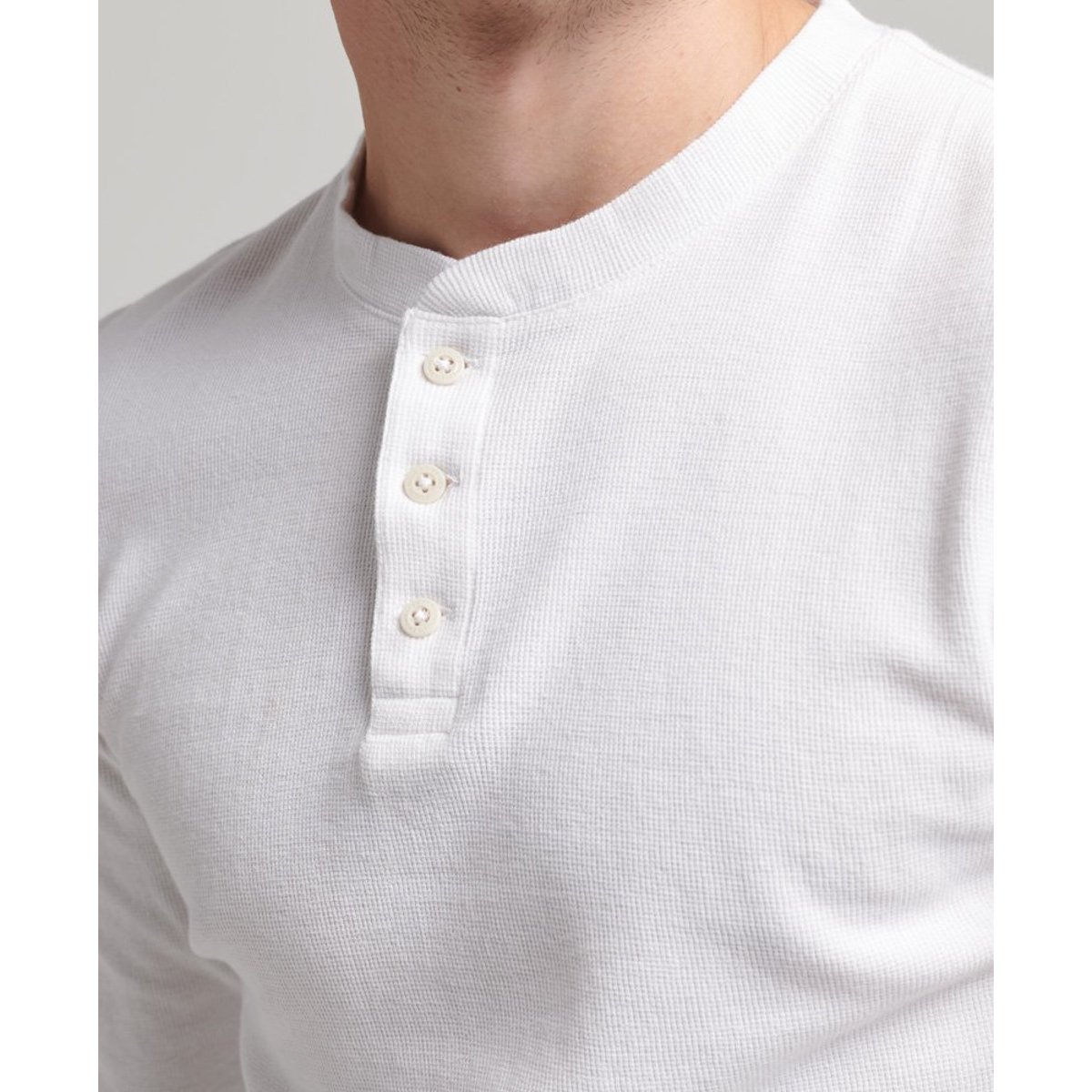 Haut en coton biologique gaufré à col boutonné et manches longues blanc éclatant, SUPERDRY
