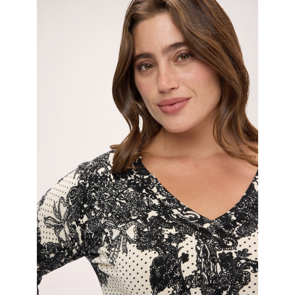Pull col V avec imprimé dentelle noir, FIORELLA RUBINO
