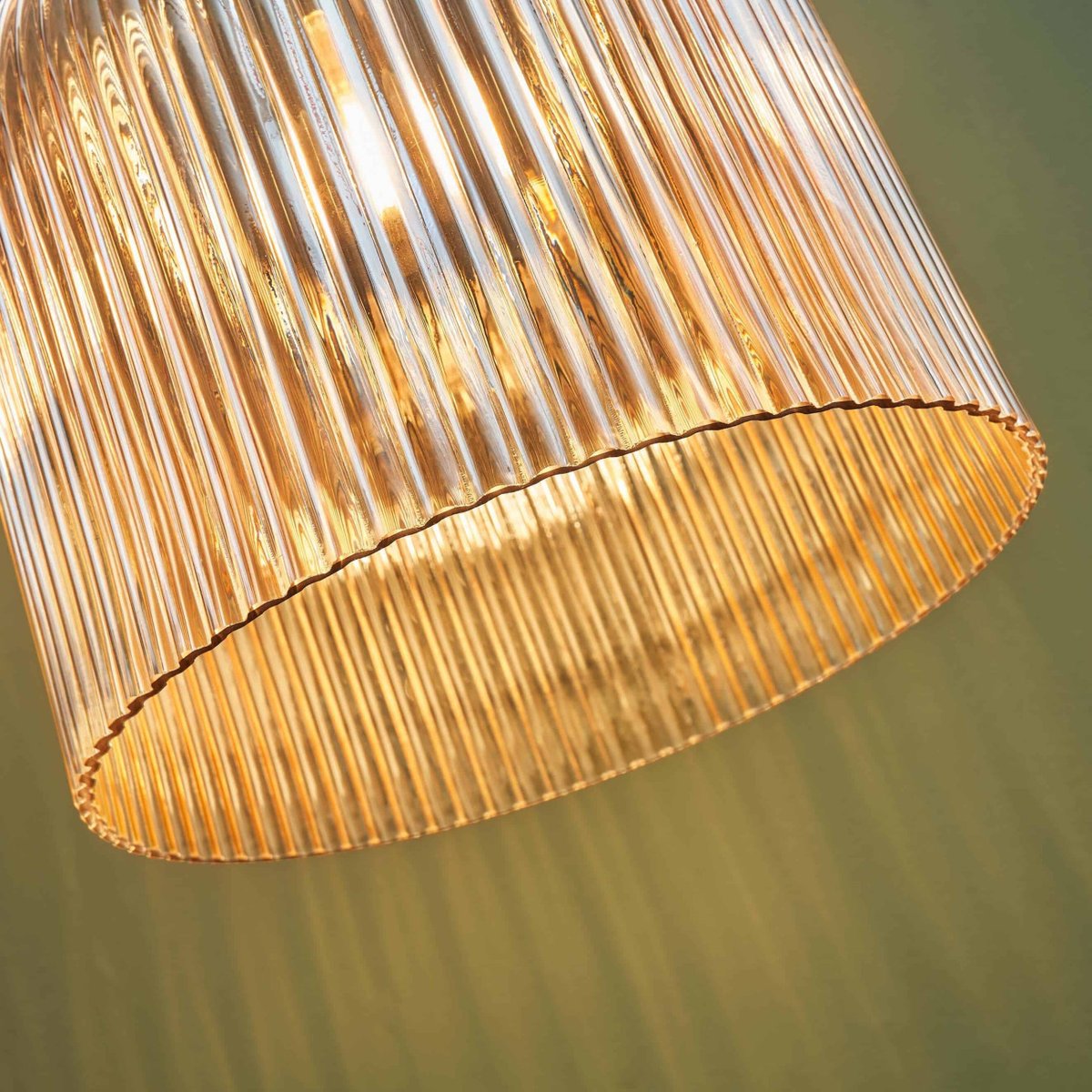 Suspension verre nervuré rétro - YSOLDE ambré et laiton, KOSILUM