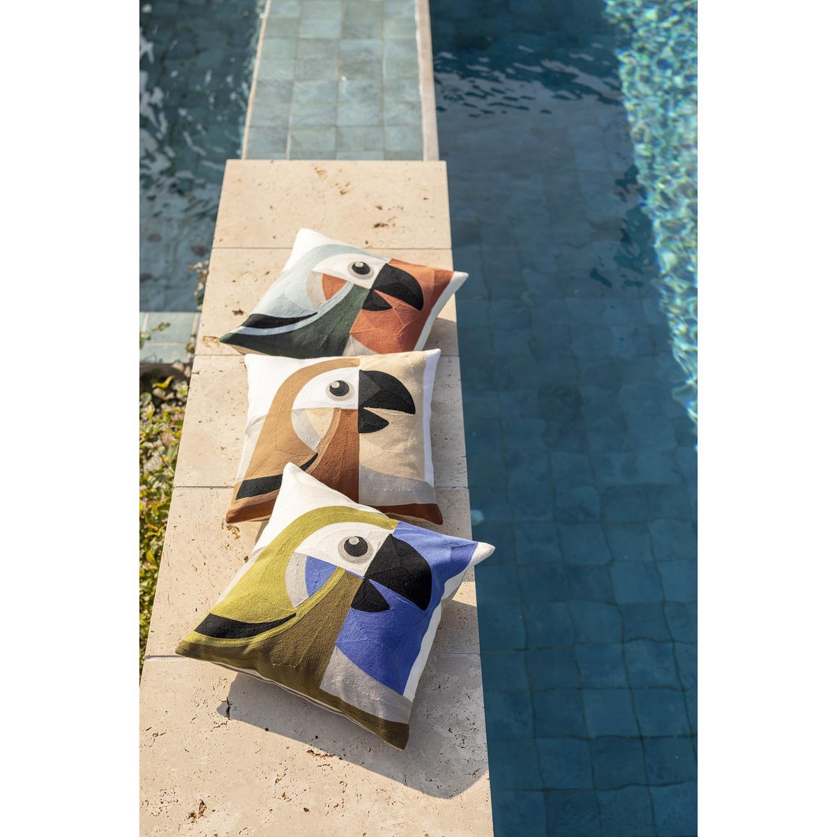Coussin brodé Loro naturel, VIVARAISE