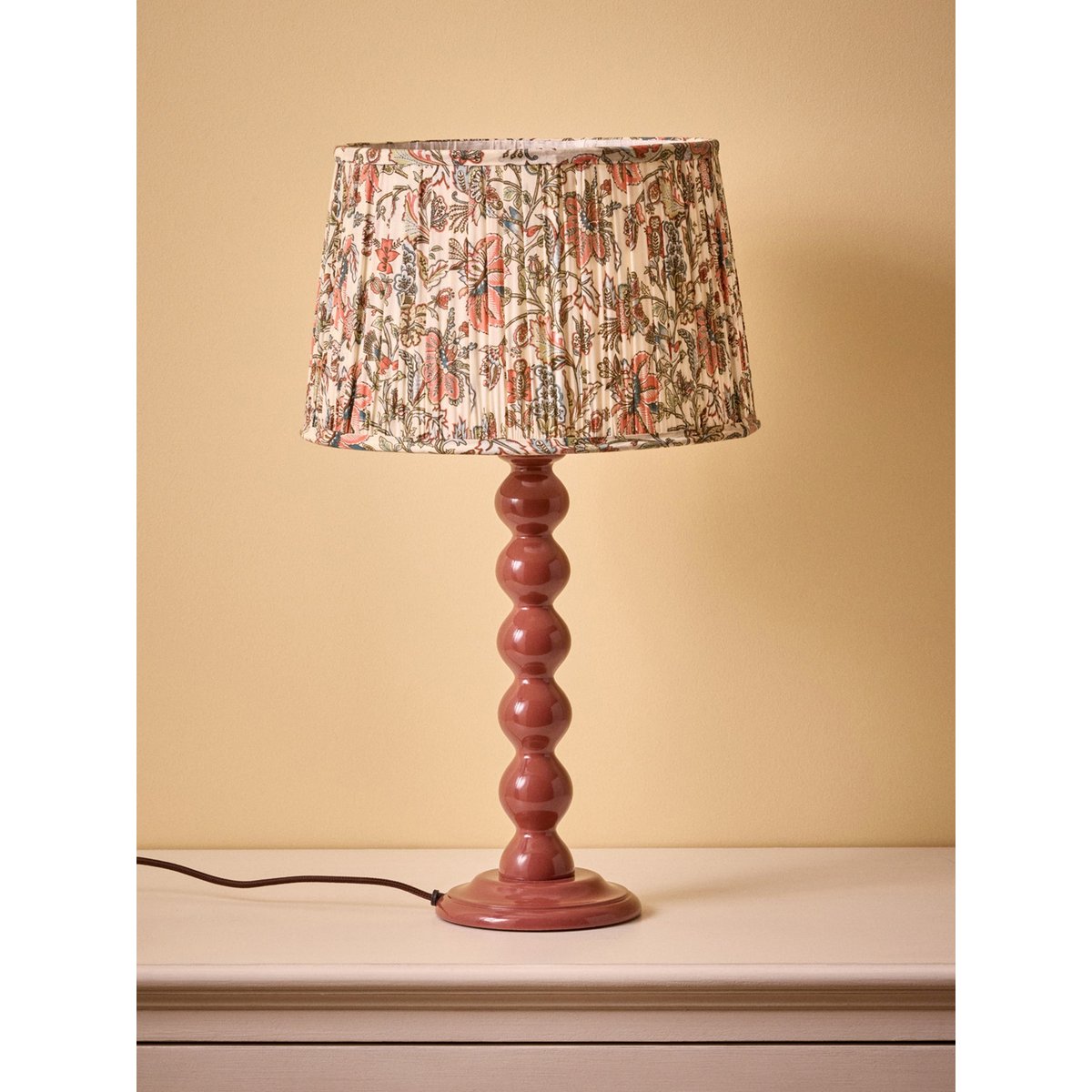 Pied de lampe en bois Bertille - Moyen Modèle bordeaux, CYRILLUS