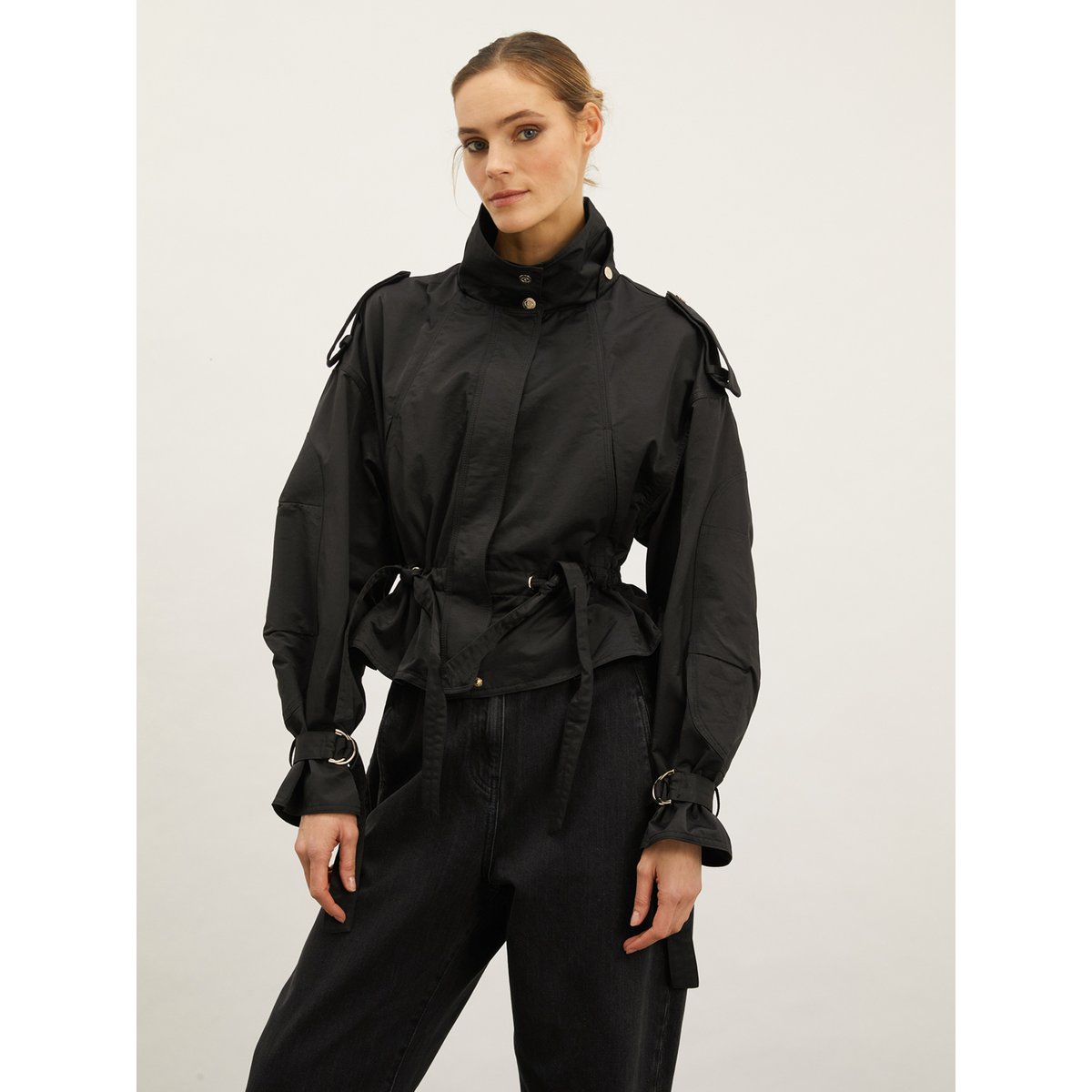 Coupe-vent court avec cordon de serrage à la taille noir, MOTIVI