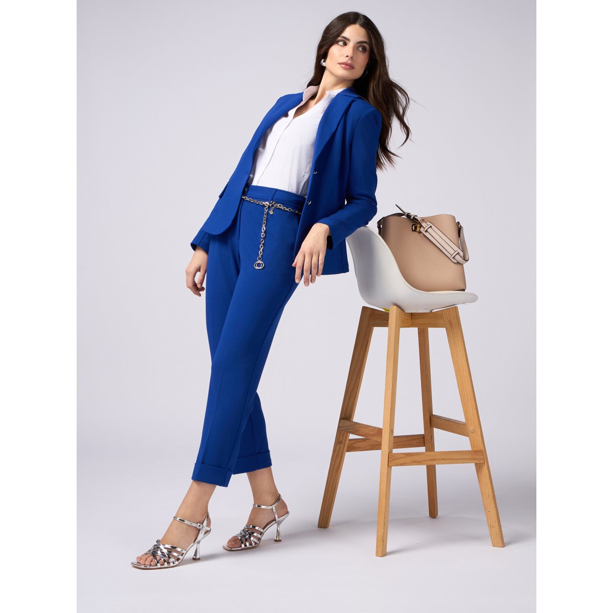 Pantalon Regular en crêpe scuba bleuet, OLTRE