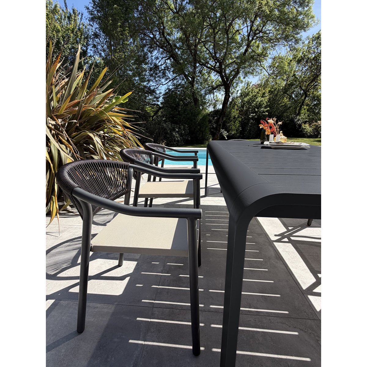 Ensemble repas de jardin en aluminium 8 places HANOI gris anthracite, DCB GARDEN
