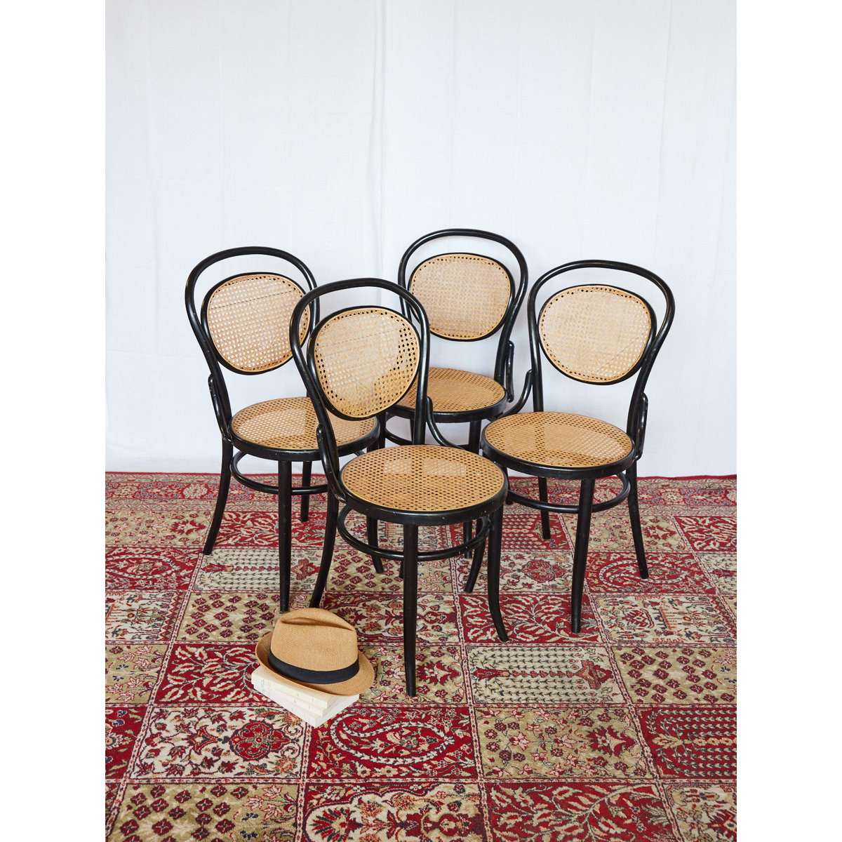 Lot de 4 chaises cannées en bois courbé Claude N°1437 - Bon état noir, DEBONGOUT