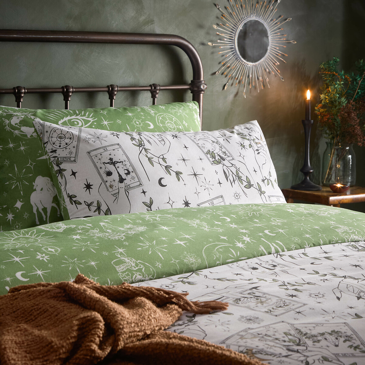 Celestial Stories Printed Reversible Duvet Cover and Pillowcase Set green, FURN.