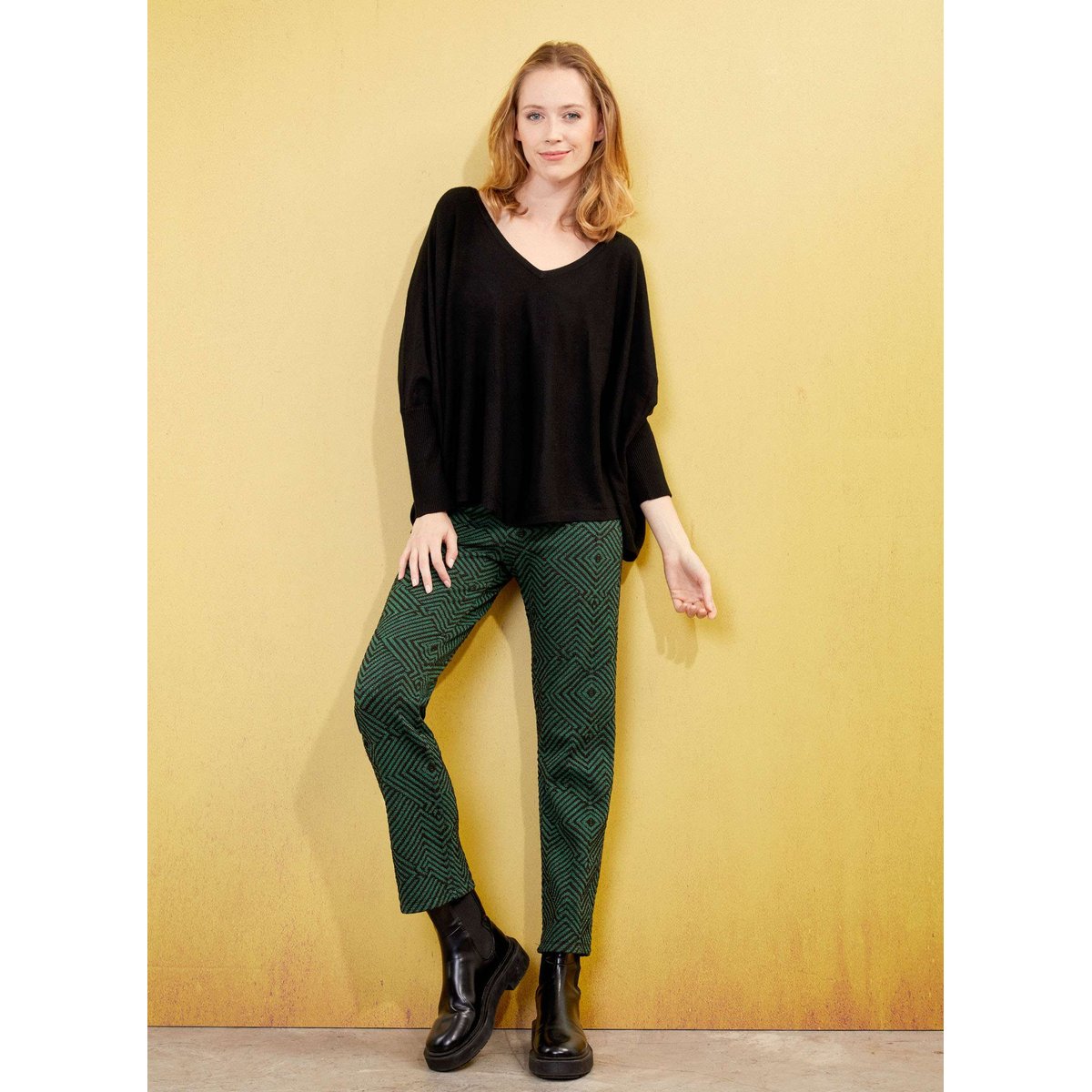 Pantalon droit maille souple à motifs SACHIN noir karma fougere, LA FIANCÉE