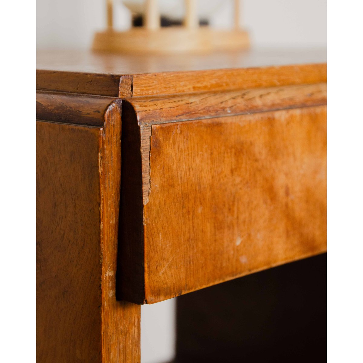 Table de chevet art déco Odile N°1384 - Bon état marron, DEBONGOUT