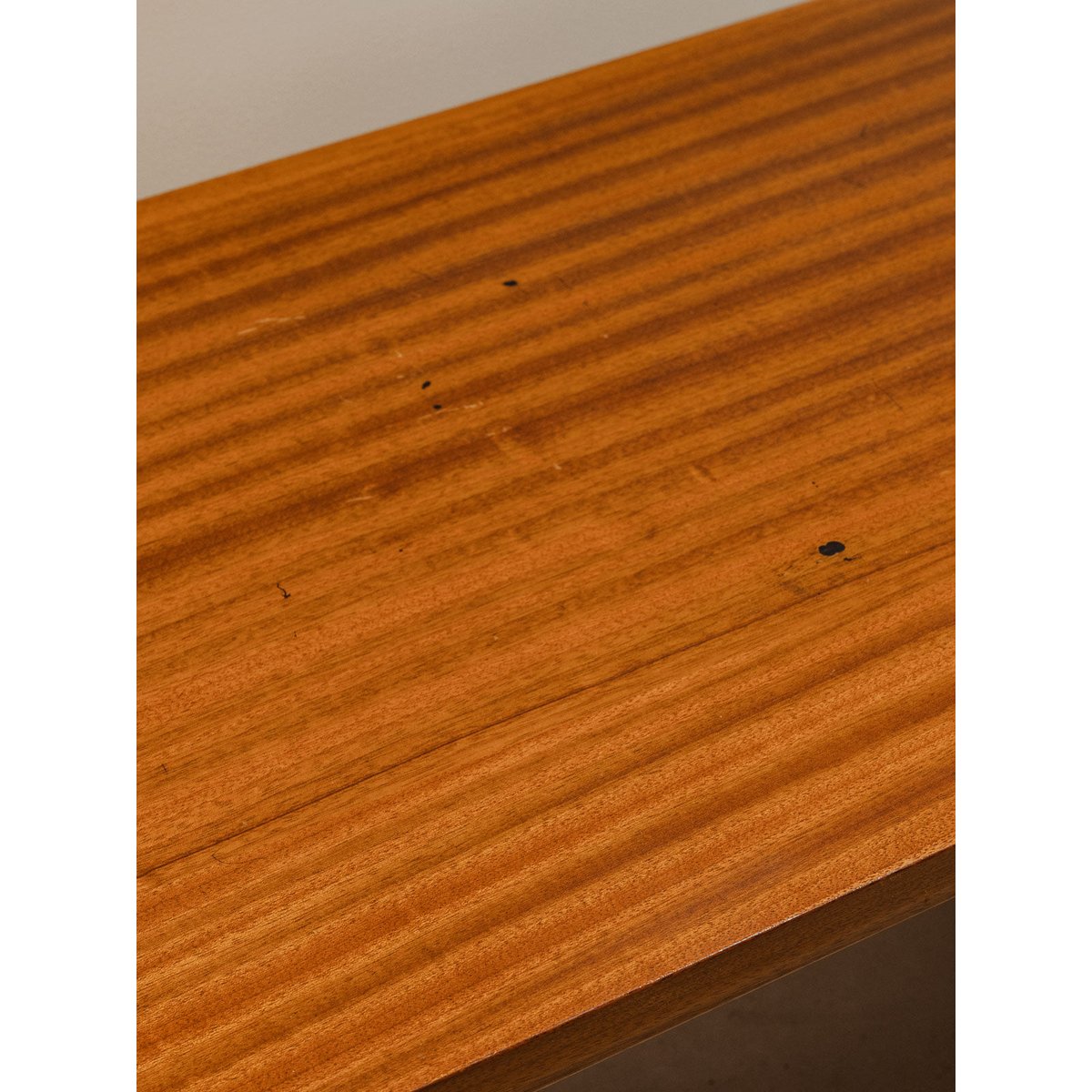 Table basse sur tréteaux en bois Léonie N°917 - Bon état bois foncé, DEBONGOUT