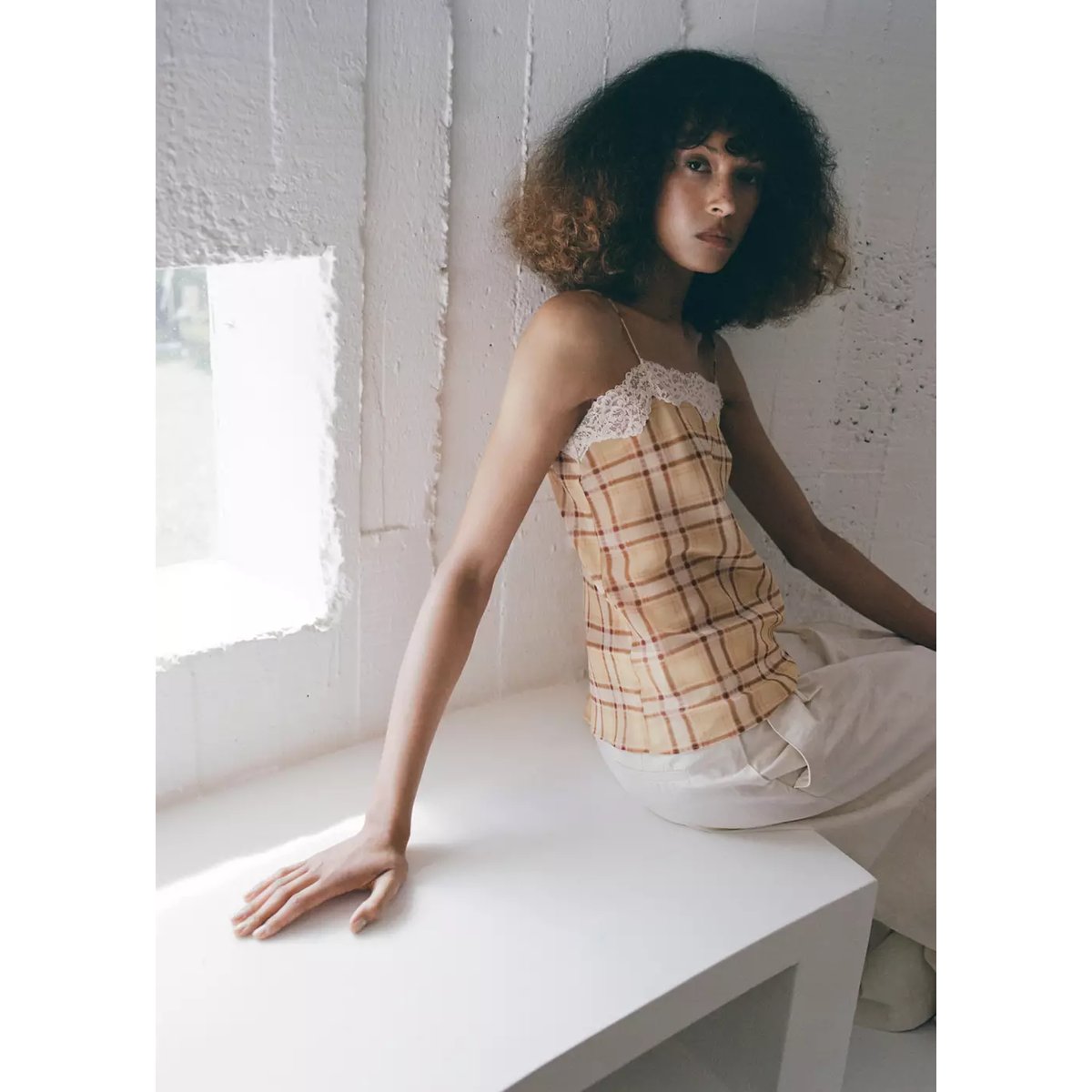 Top en mélange de coton à bretelles jaune, MANGO