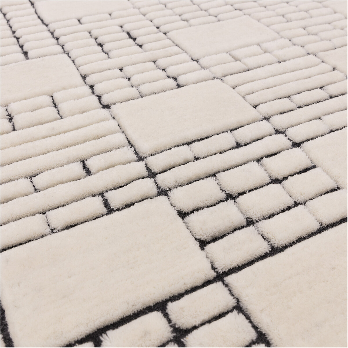 Grid Patterned Hand Tufted Rug in 100% Wool cream/black, SO'HOME