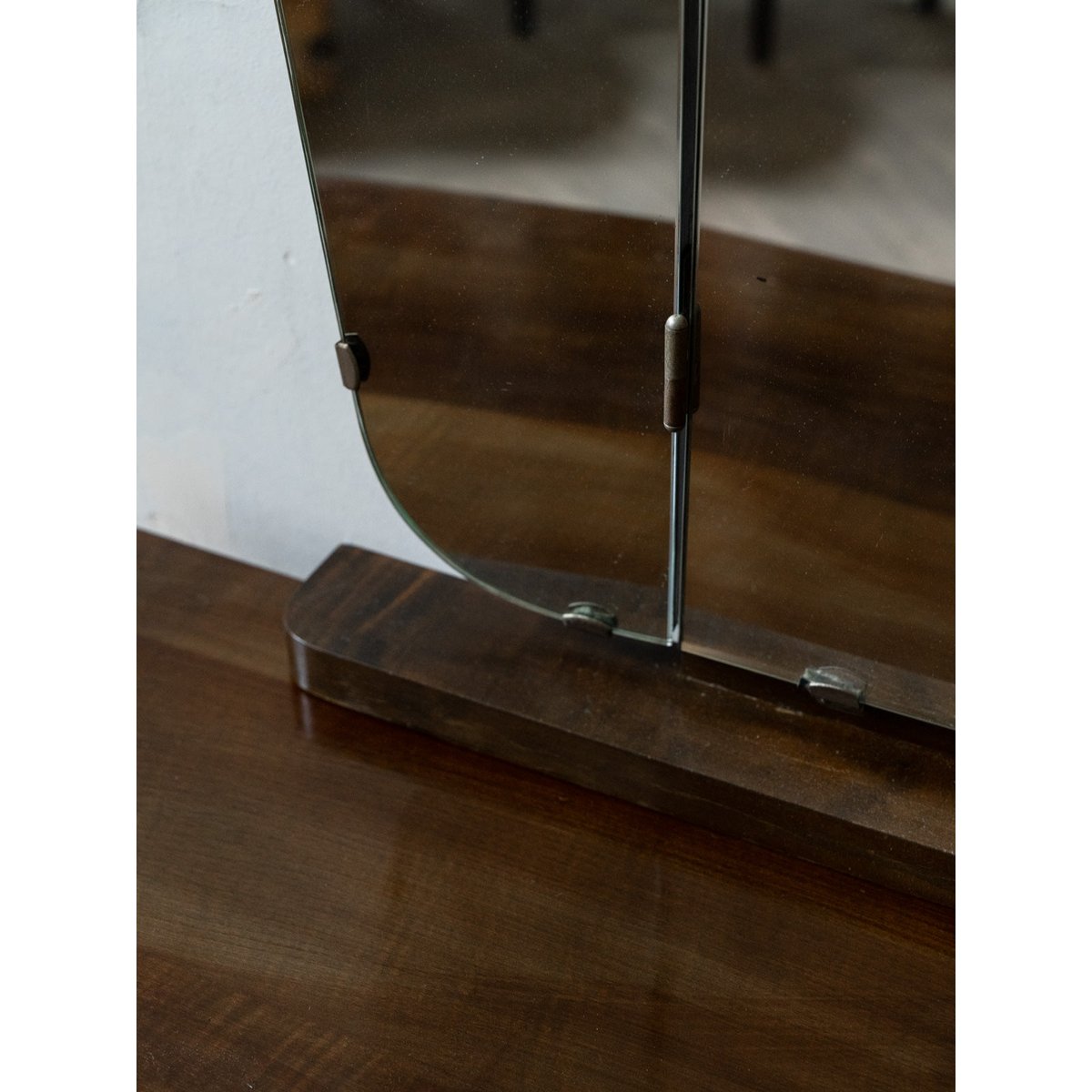 Coiffeuse en bois clair et foncé Louise N°332 - Bon état bois clair, DEBONGOUT