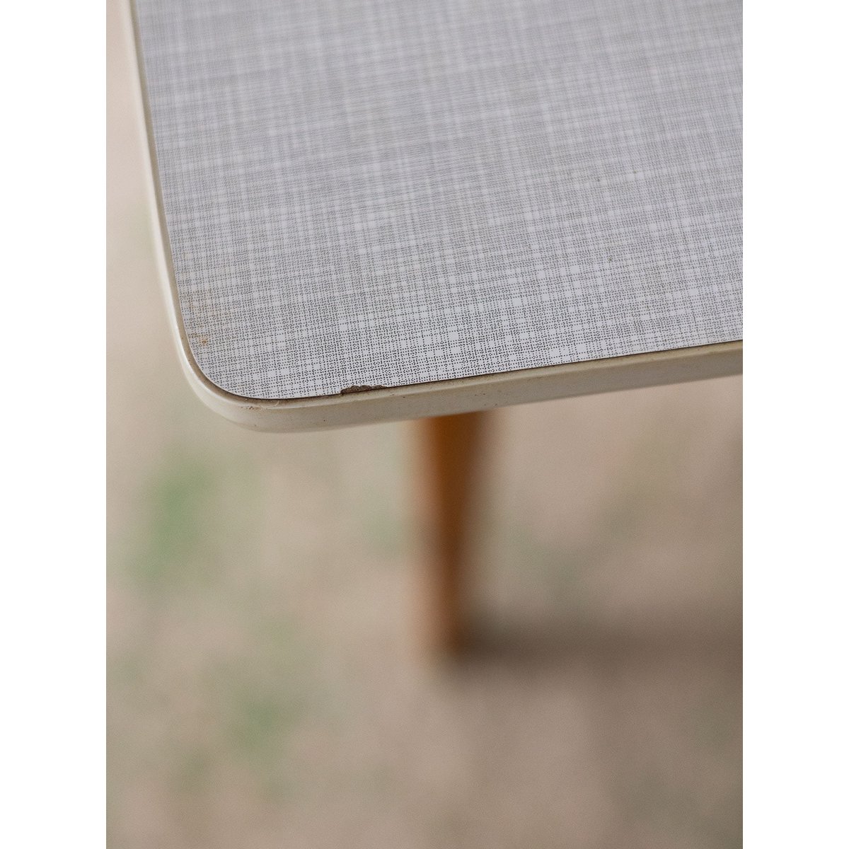 Table à manger scandinave Karla N°1289 - Bon état bois clair, DEBONGOUT