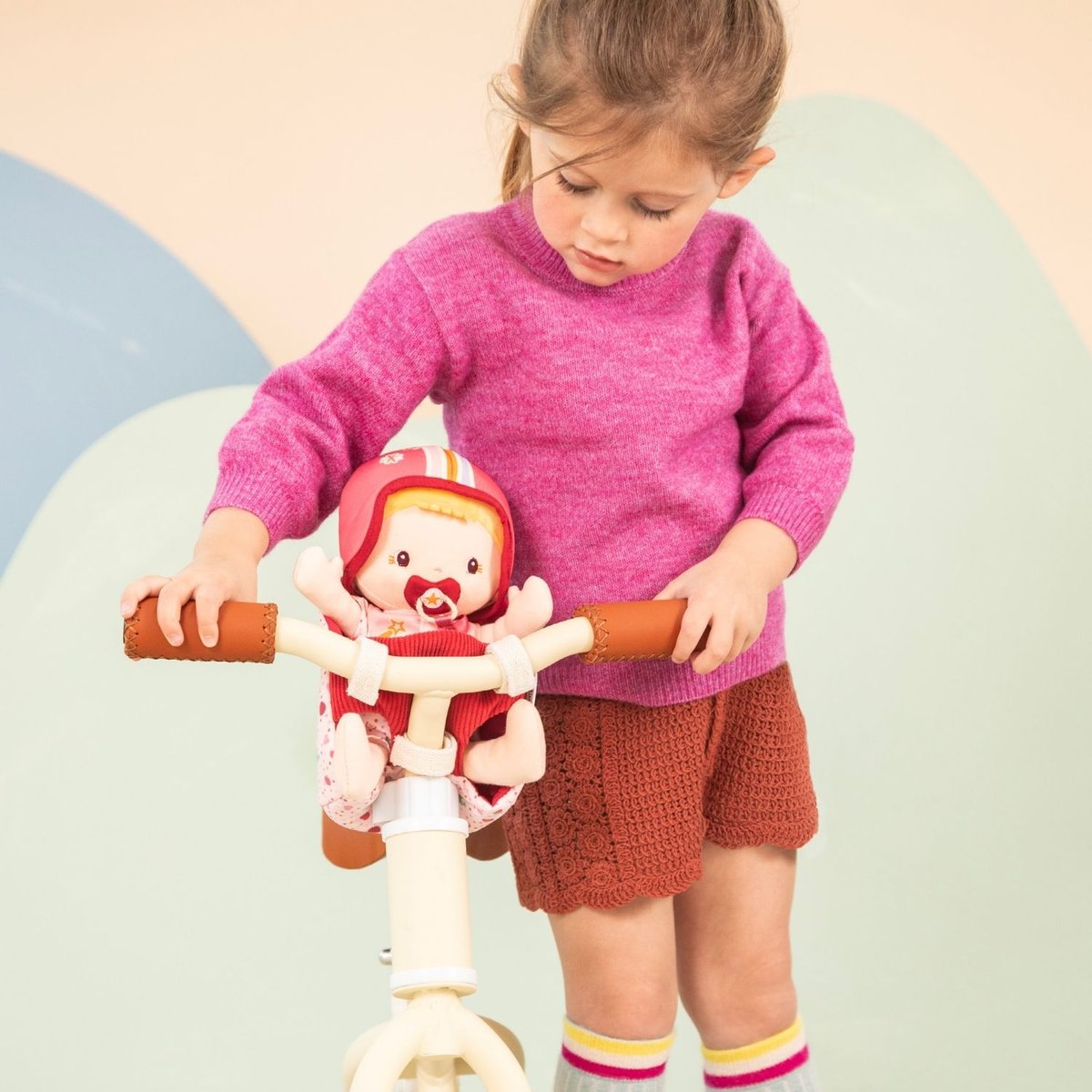 Poupée Lena et son siège vélo rouge, rose, jaune, LILLIPUTIENS