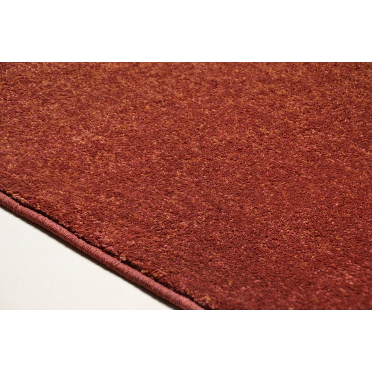 Tapis brillant RENZO - tissé à la machine - en 100% polypropylène terracotta, THEKO
