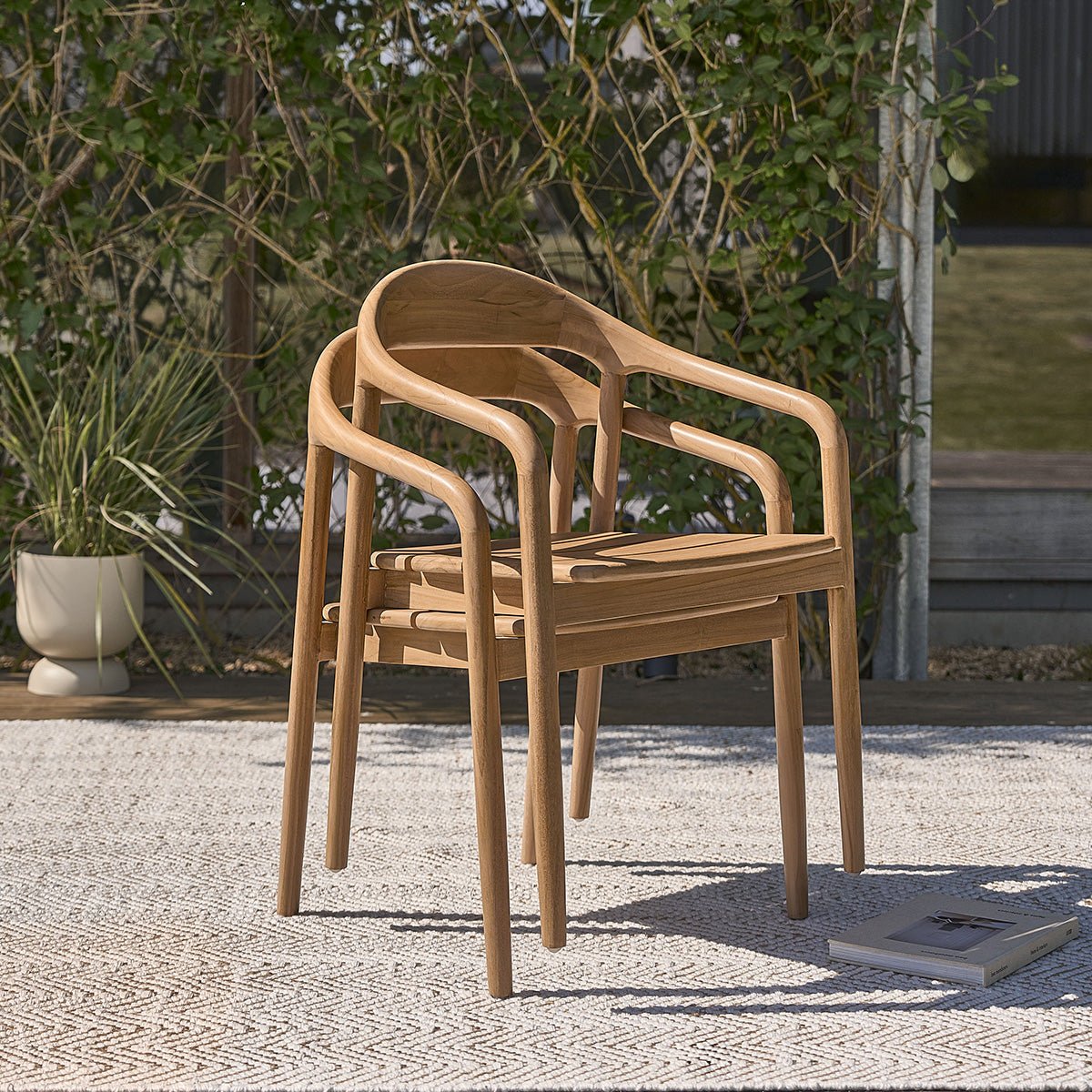 Lot de 2 fauteuils de jardin en teck massif avec coussins AMBRE naturel, BERAH GETAH