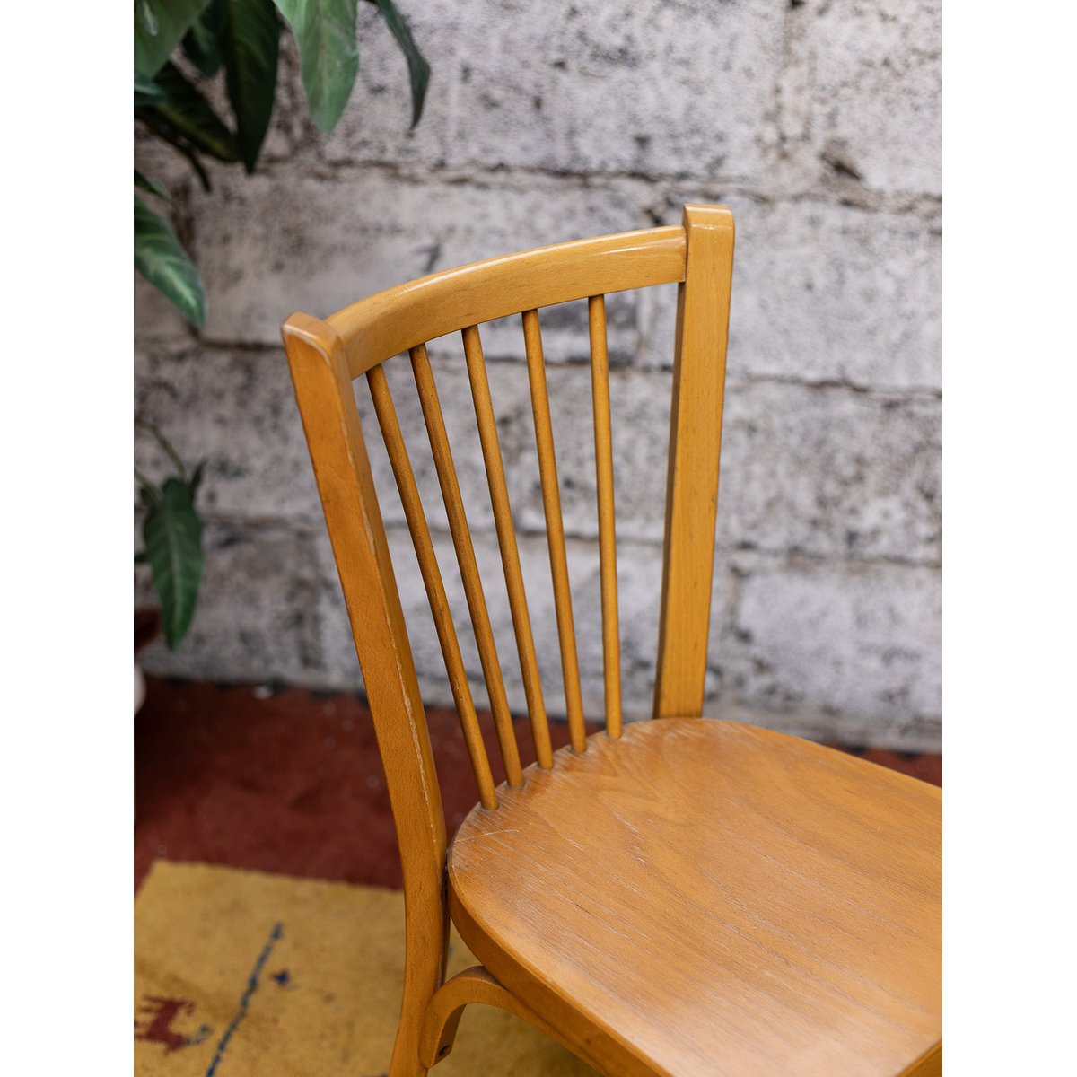 Paire de chaises Baumann Alma N°2128 - Bon état bois clair, DEBONGOUT