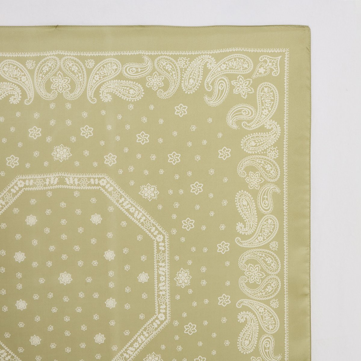 Foulard carré motif bandana vert kaki, GRAIN DE MALICE